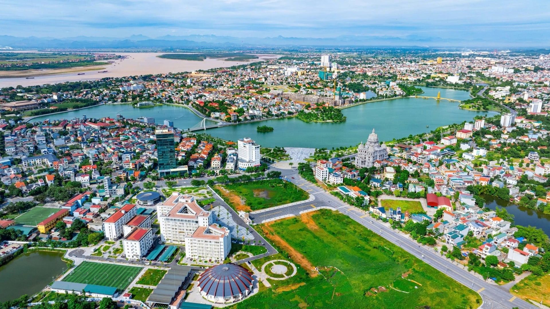Quyết tâm gỡ bỏ các thủ tục phiền hà để khơi thông nguồn lực đầu tư